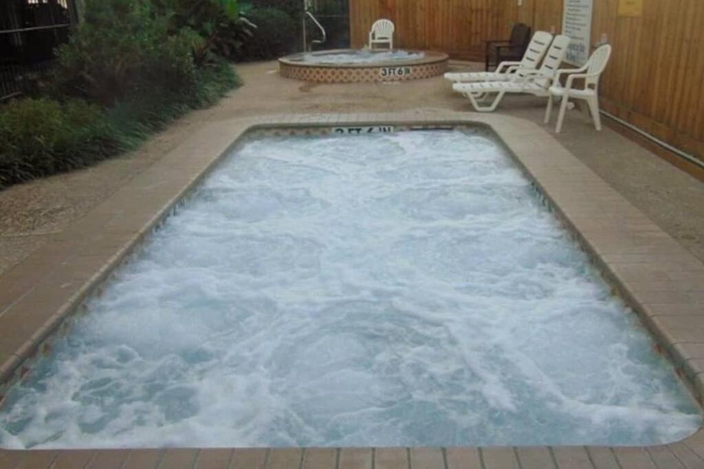 Sea-Renity Heated Pools Steps To The Beach Galveston Exterior photo
